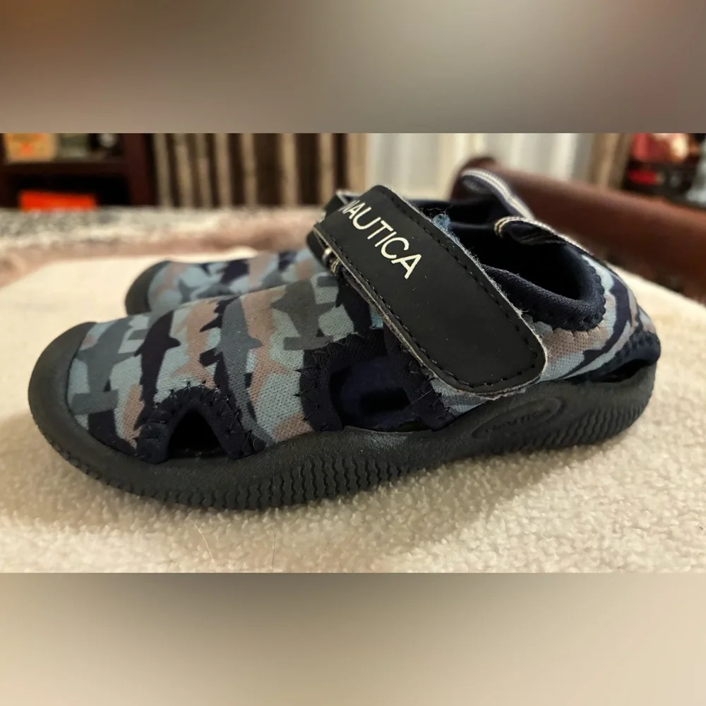 Nautica “Kettle Gulf” Toddler Size 6 Shark Camo Neoprene Velcro Sandals Animals